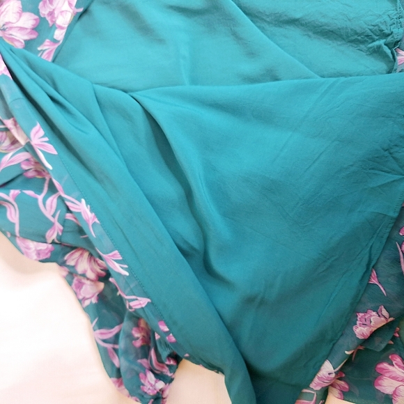 Draper James RSVP brand "The Wrap Around" Preppy core wrap dress. - Picture 8 of 9